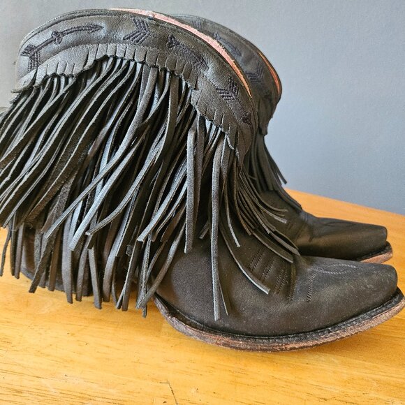 Junk Gypsy black booties with Fringe - Picture 1 of 6